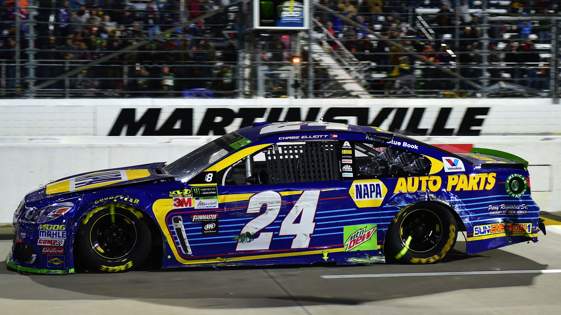 Chase Elliott Still Frustrated Hasn T Talked To Denny Hamlin Since Martinsville Incident Stadium Astro English