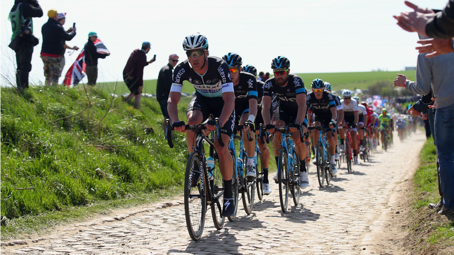 Cobbles, Alpe D'Huez and new climbs await 2018 Tour de France