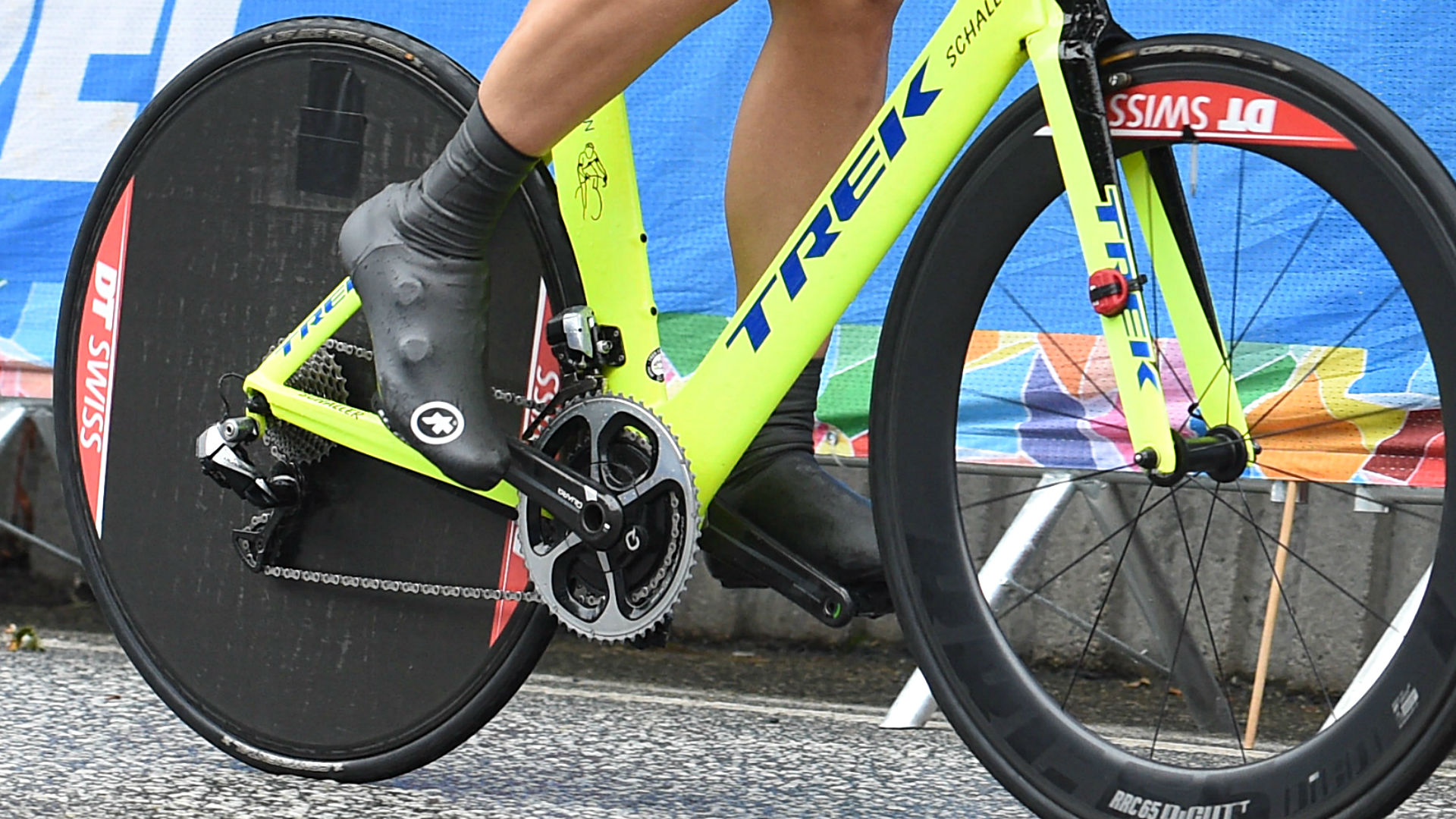 British cyclist suffers gruesome injury after crash, still finishes race