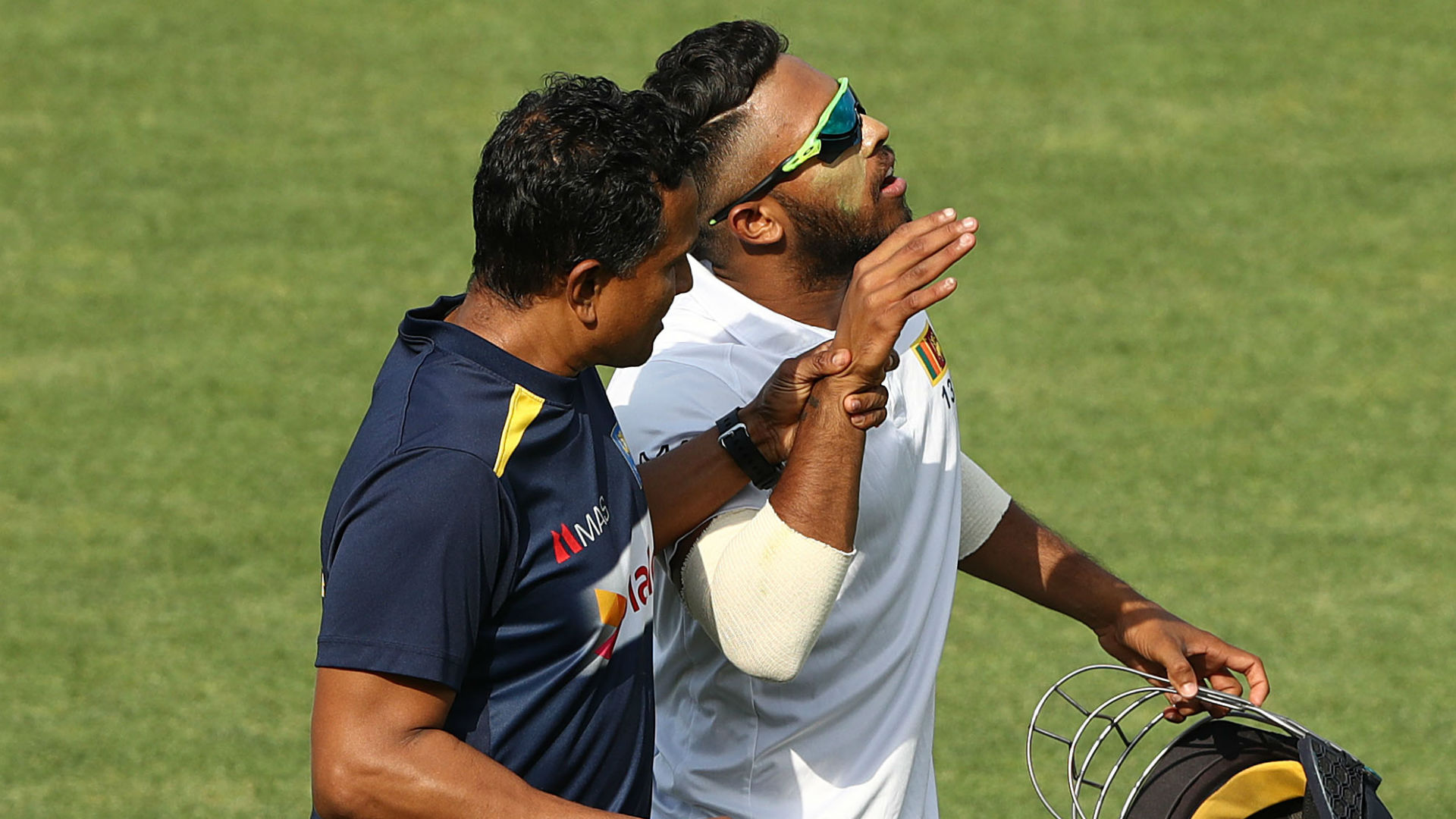 Cricket Ball Injury Finger / Why Do Cricketers Tape Their Fingers