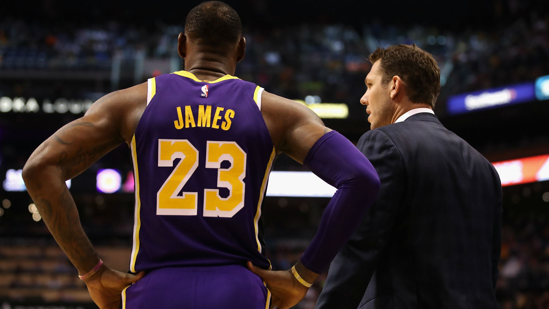 Snoop Dogg rips Lakers offers his box seats for $5 in expletive-filled video