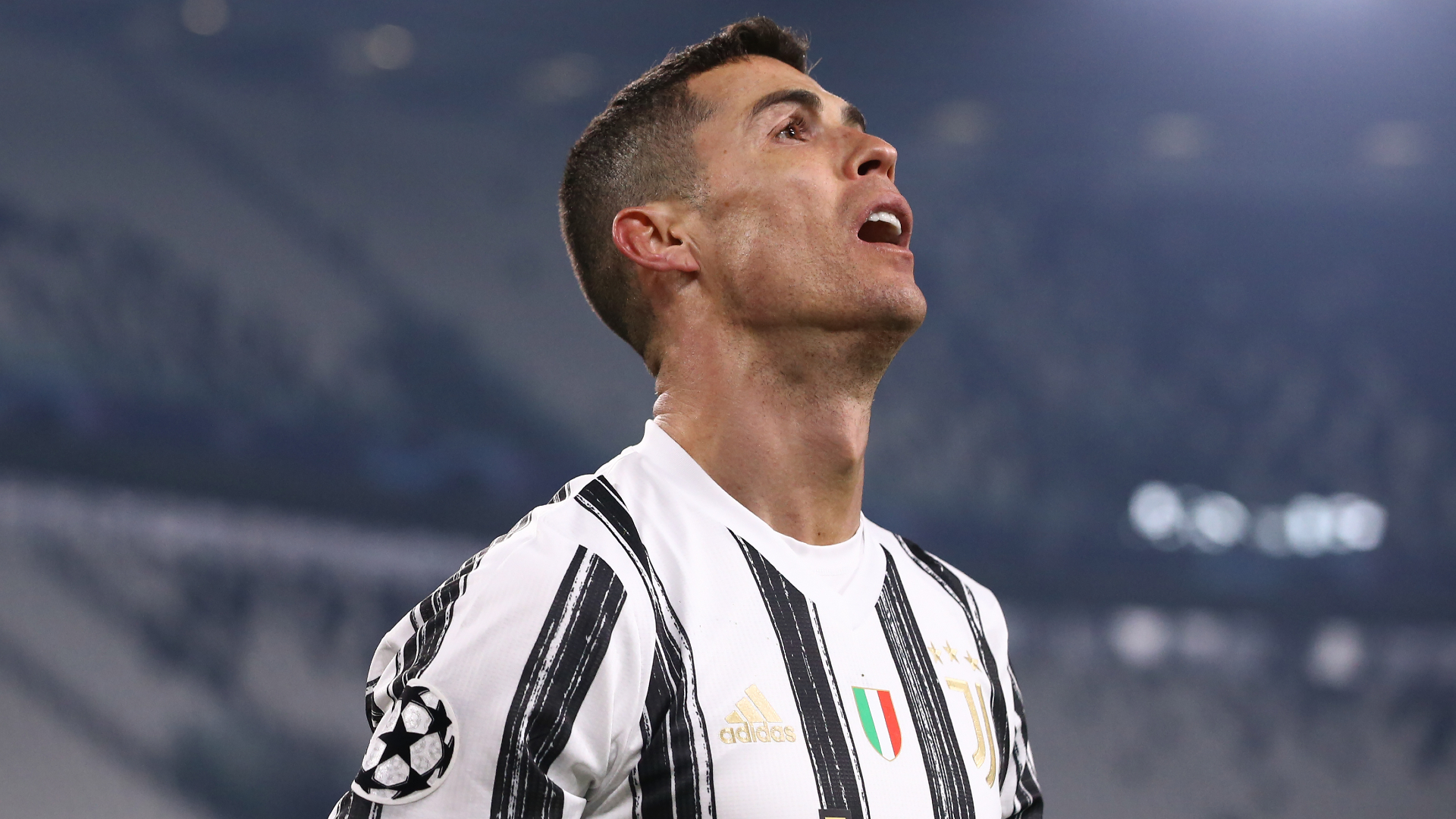 Ronaldo Is One Of The Greats But Nobody Can Win Things Alone Fernandes Defends Juventus Forward Champions League News Stadium Astro